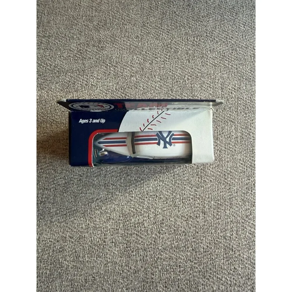1993 Matchbox NY Yankees White Rose MLB Collectible Limited Edition Van Truck